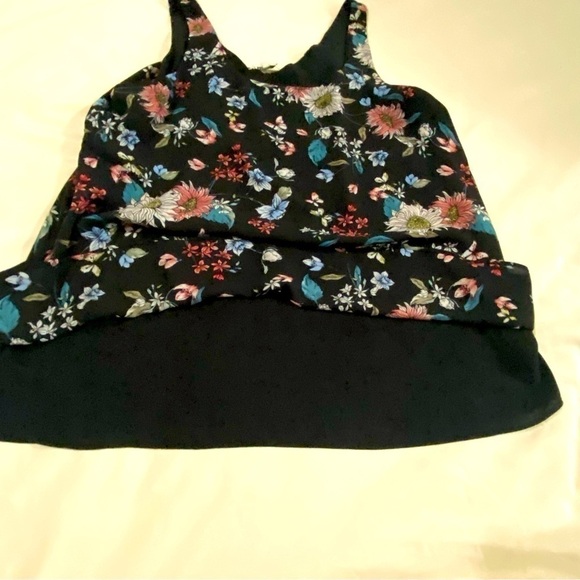 🎈Essentials by Ritmans black floral  tops. M size - Picture 4 of 5